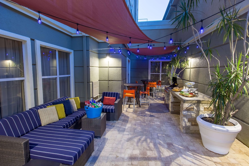 Homewood Suites by Hilton Orlando-International Drive/Convention Center — Restaurant & bars in Orlando, Florida