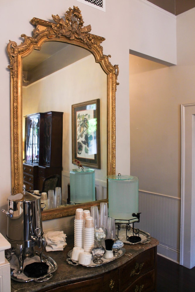 Andrew Jackson Hotel, a French Quarter Inns Hotel — Hotel rooms in New Orleans, Louisiana
