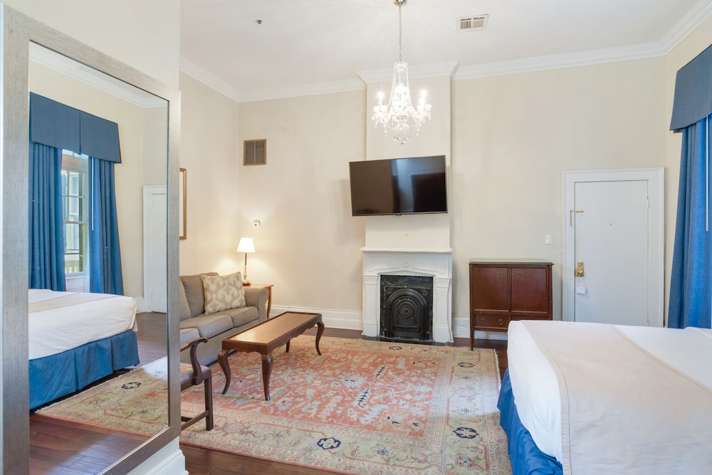 Andrew Jackson Hotel, a French Quarter Inns Hotel — Hotel rooms in New Orleans, Louisiana