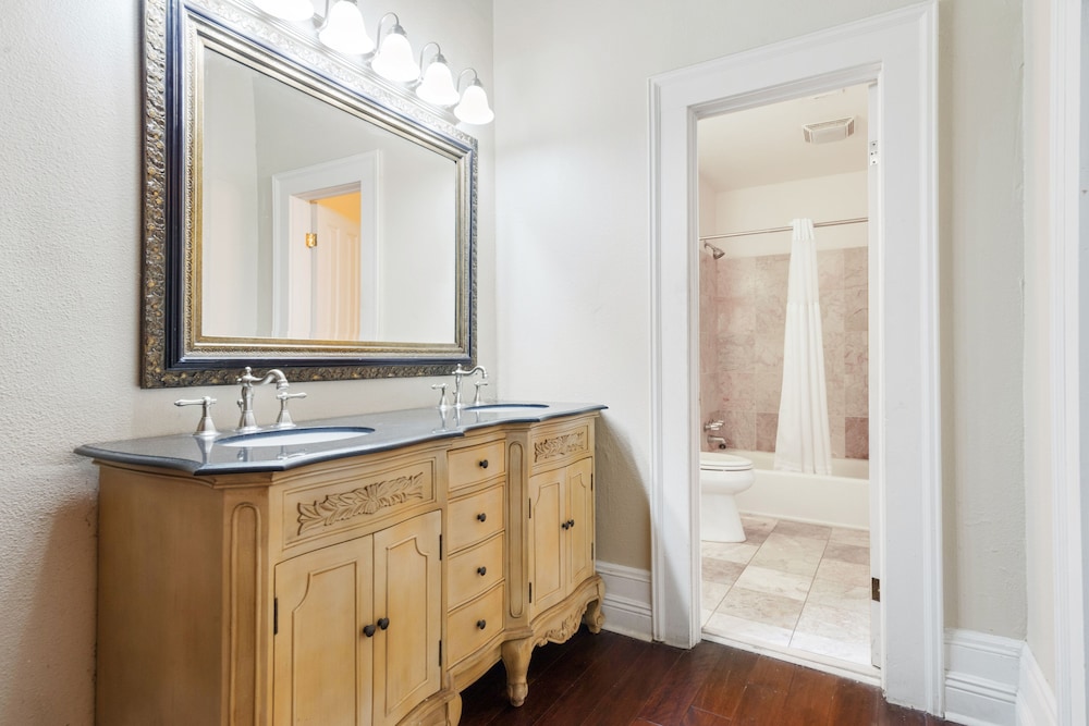 Andrew Jackson Hotel, a French Quarter Inns Hotel — Hotel rooms in New Orleans, Louisiana