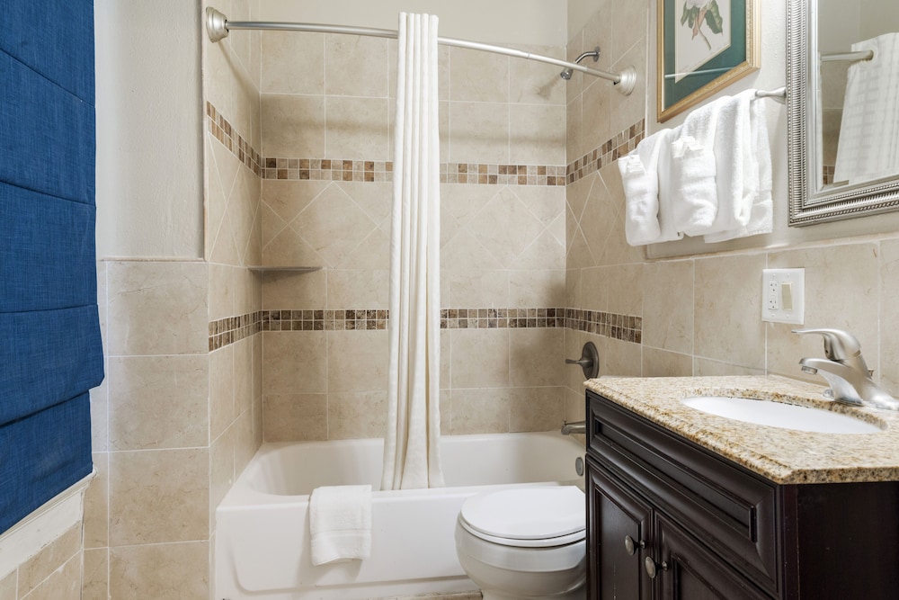 Andrew Jackson Hotel, a French Quarter Inns Hotel — Hotel rooms in New Orleans, Louisiana
