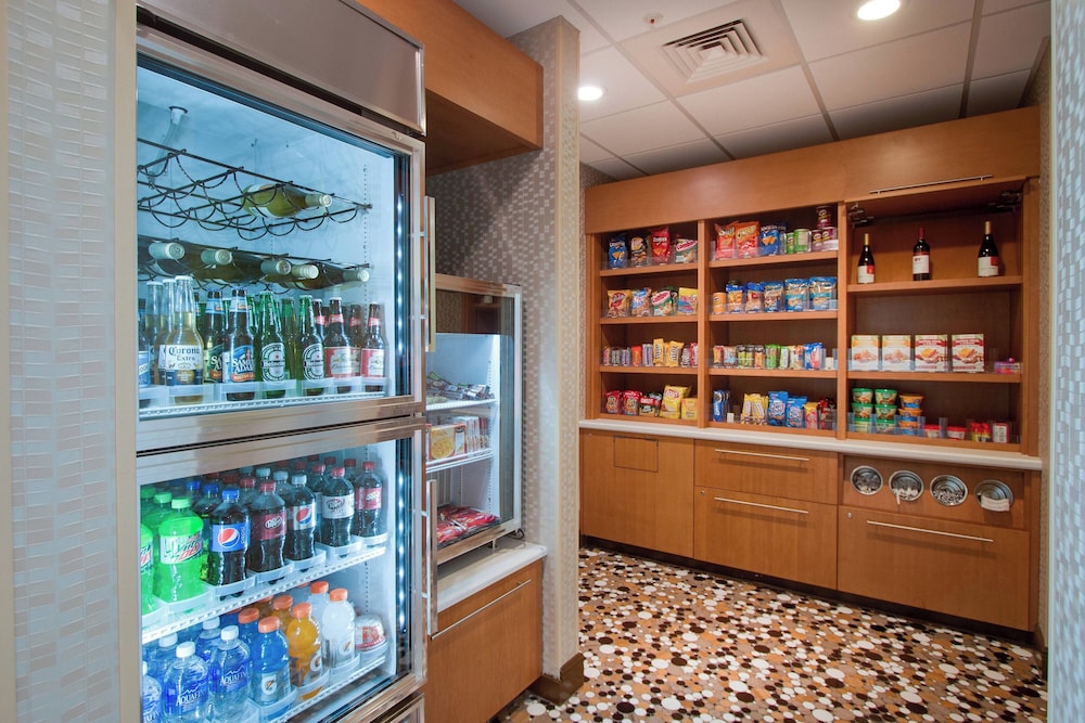 SpringHill Suites by Marriott Orlando Lake Buena Vista South — Restaurant & bars in Kissimmee, Florida