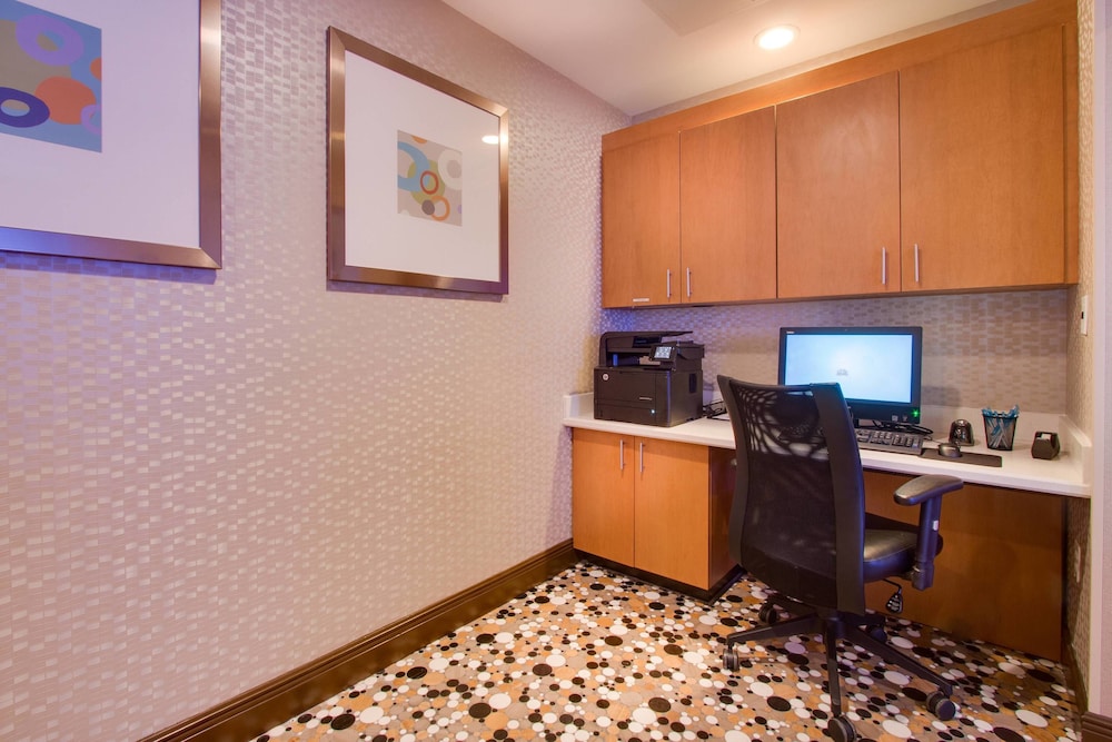SpringHill Suites by Marriott Orlando Lake Buena Vista South — Hotel rooms in Kissimmee, Florida