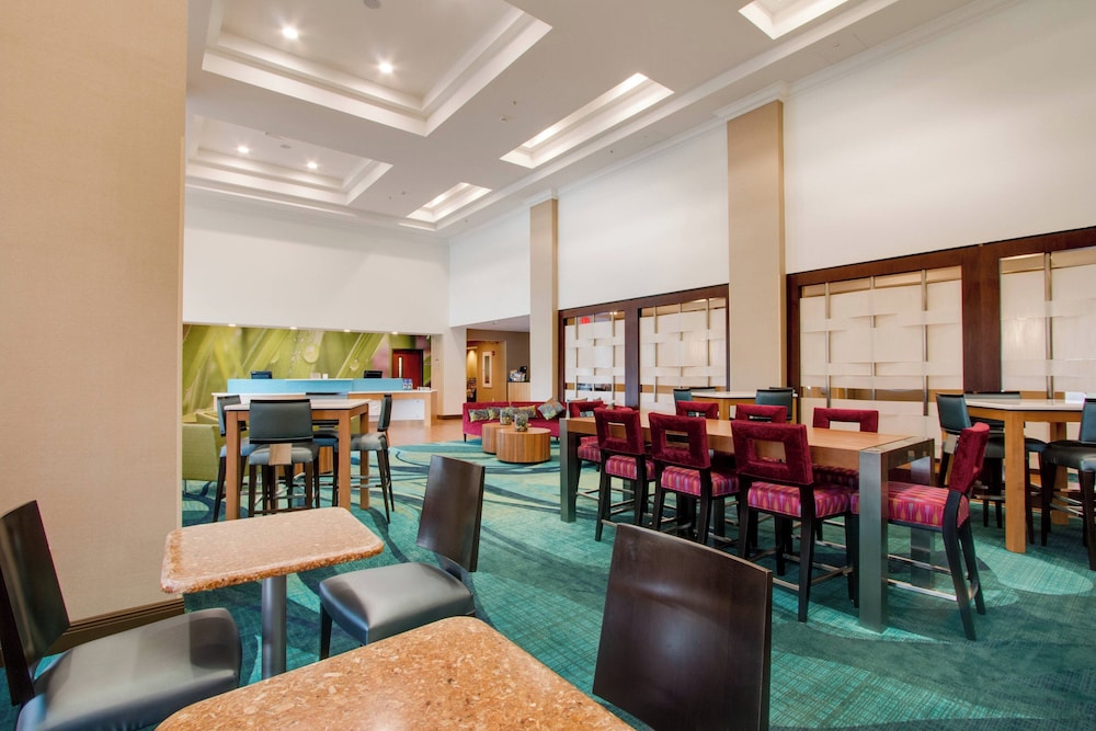 SpringHill Suites by Marriott Orlando Lake Buena Vista South — Restaurant & bars in Kissimmee, Florida