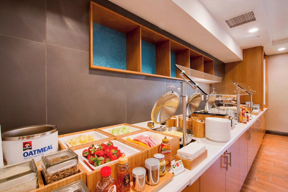 SpringHill Suites by Marriott Orlando Lake Buena Vista South — Restaurant & bars in Kissimmee, Florida