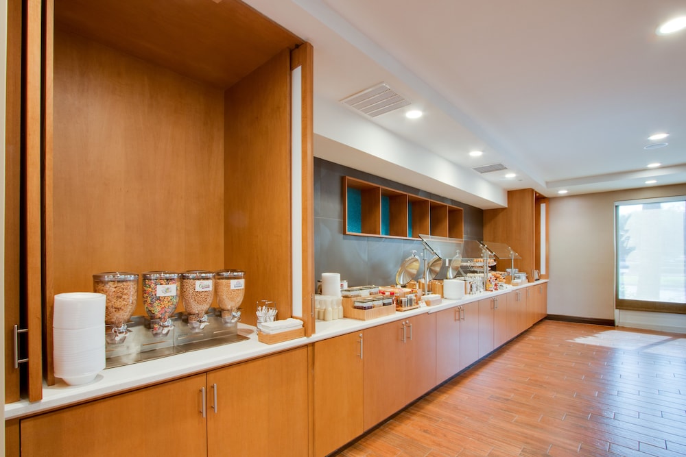SpringHill Suites by Marriott Orlando Lake Buena Vista South — Restaurant & bars in Kissimmee, Florida