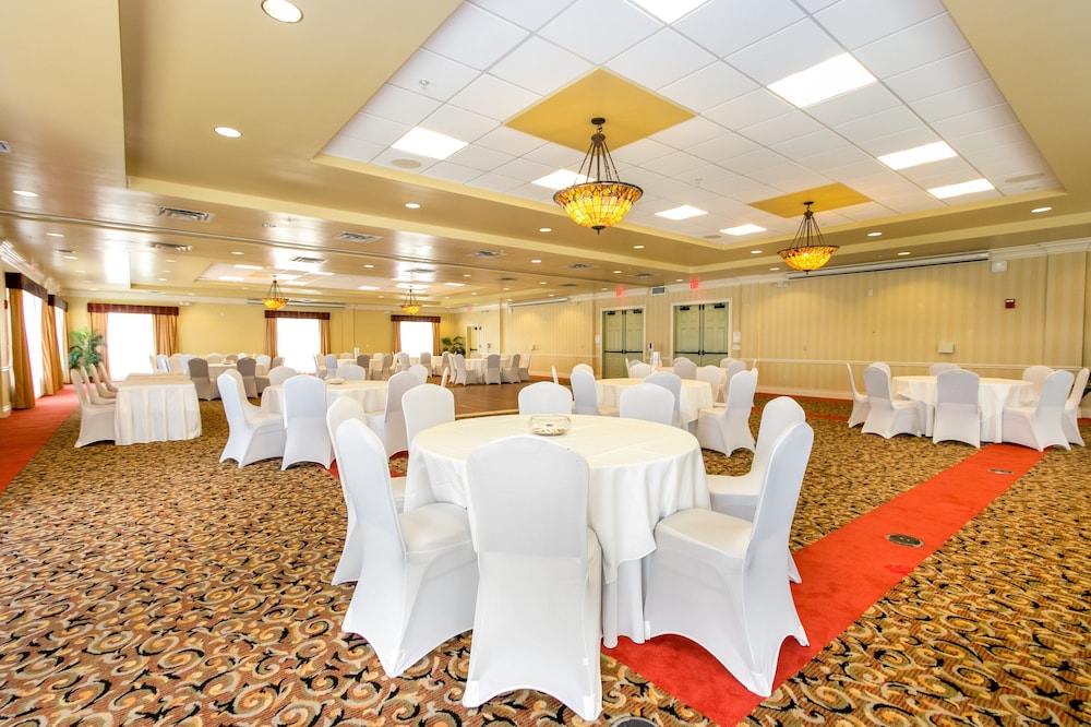 Holiday Inn & Suites Clearwater Beach by IHG — Restaurant & bars in Clearwater, Florida