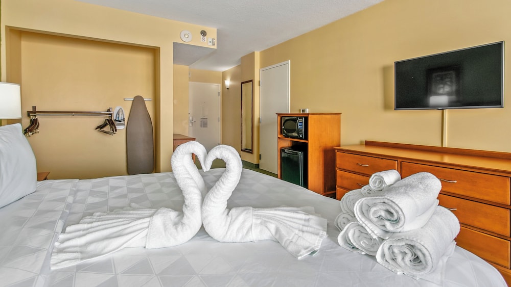 Holiday Inn & Suites Clearwater Beach by IHG — Hotel rooms in Clearwater, Florida