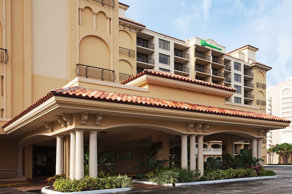 Holiday Inn & Suites Clearwater Beach by IHG — Hotel building in Clearwater, Florida