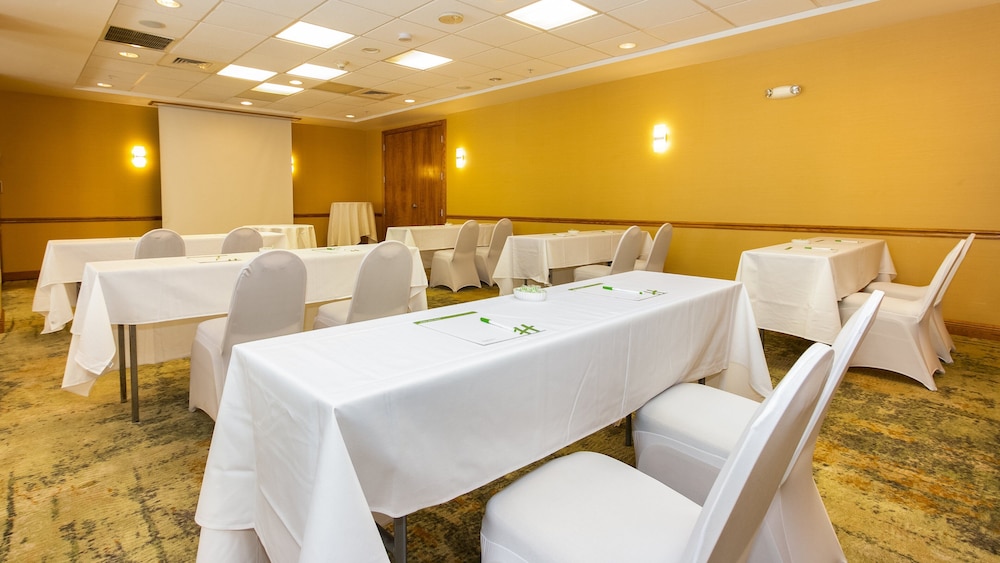 Holiday Inn & Suites Clearwater Beach by IHG — Restaurant & bars in Clearwater, Florida