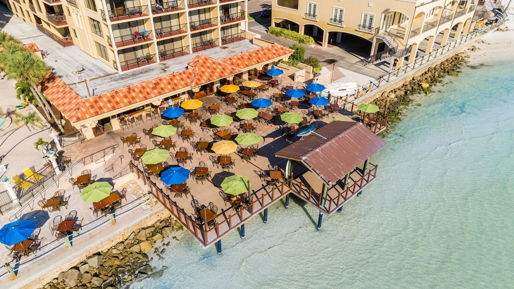Holiday Inn & Suites Clearwater Beach by IHG — Restaurant & bars in Clearwater, Florida