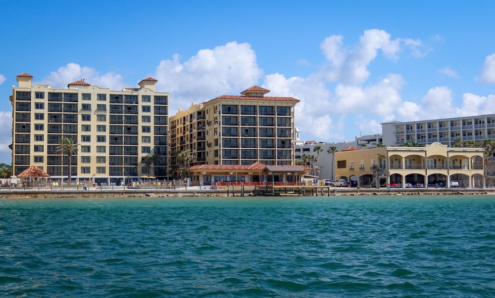 Holiday Inn & Suites Clearwater Beach by IHG — Hotel building in Clearwater, Florida