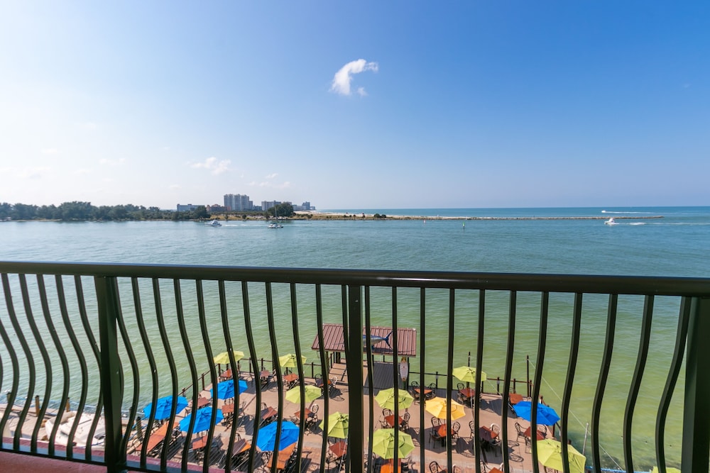 Holiday Inn & Suites Clearwater Beach by IHG — Restaurant & bars in Clearwater, Florida