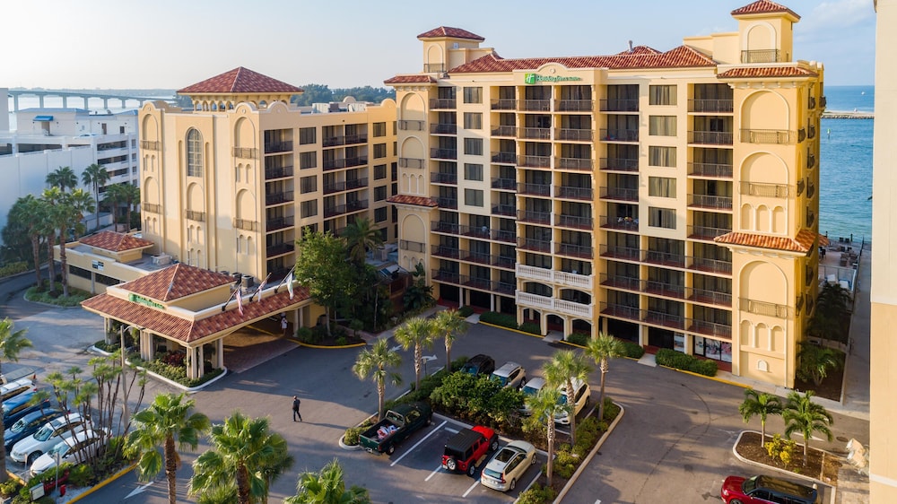 Holiday Inn & Suites Clearwater Beach by IHG — Hotel building in Clearwater, Florida