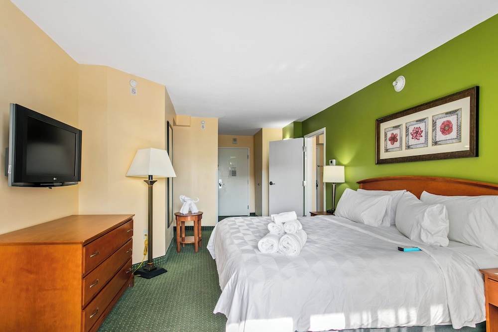 Holiday Inn & Suites Clearwater Beach by IHG — Hotel rooms in Clearwater, Florida