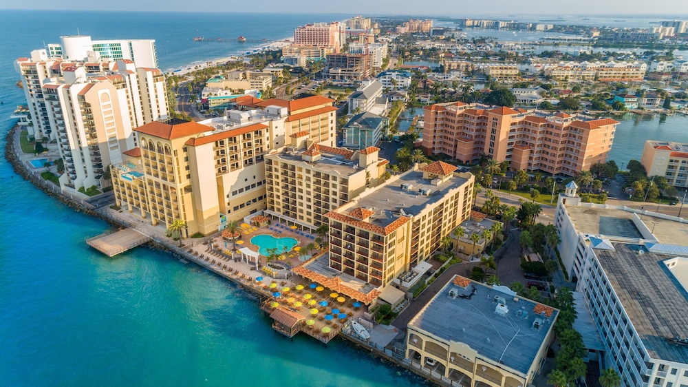 Holiday Inn & Suites Clearwater Beach by IHG — Hotel building in Clearwater, Florida