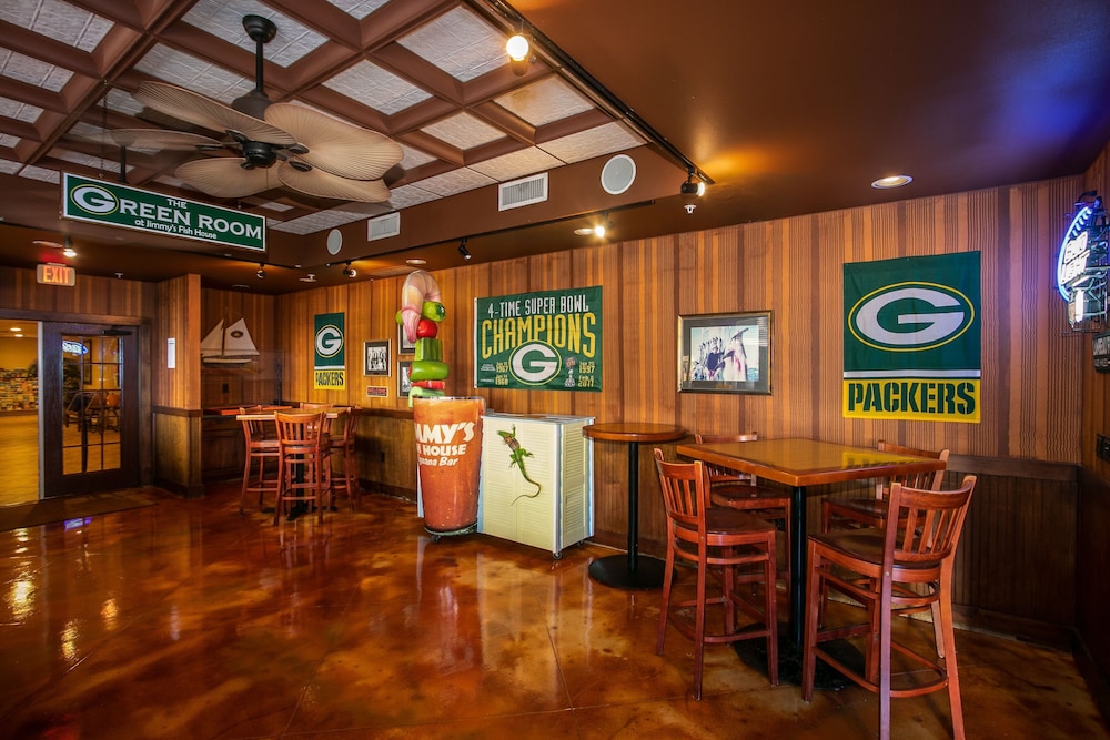 Holiday Inn & Suites Clearwater Beach by IHG — Restaurant & bars in Clearwater, Florida