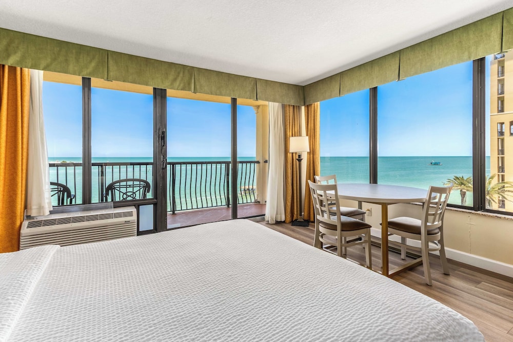 Holiday Inn & Suites Clearwater Beach by IHG — Hotel rooms in Clearwater, Florida