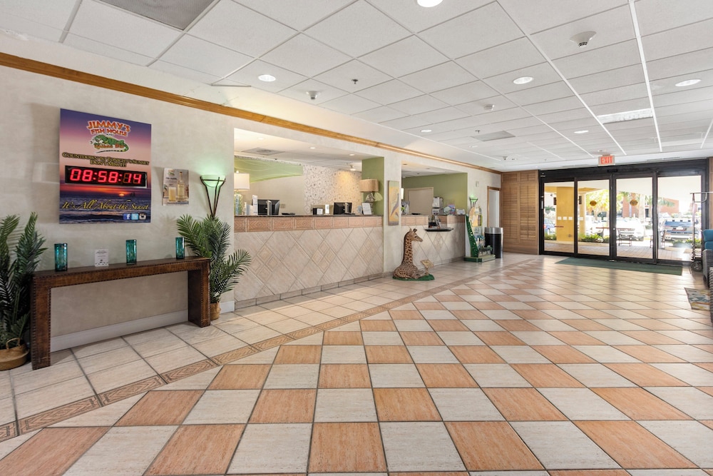 Holiday Inn & Suites Clearwater Beach by IHG — Hotel building in Clearwater, Florida