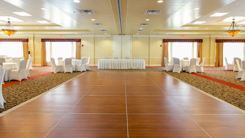 Holiday Inn & Suites Clearwater Beach by IHG — Hotel building in Clearwater, Florida