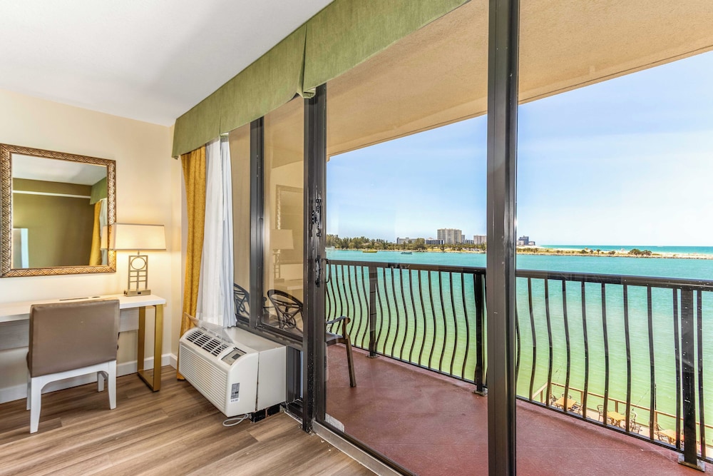 Holiday Inn & Suites Clearwater Beach by IHG — Hotel rooms in Clearwater, Florida