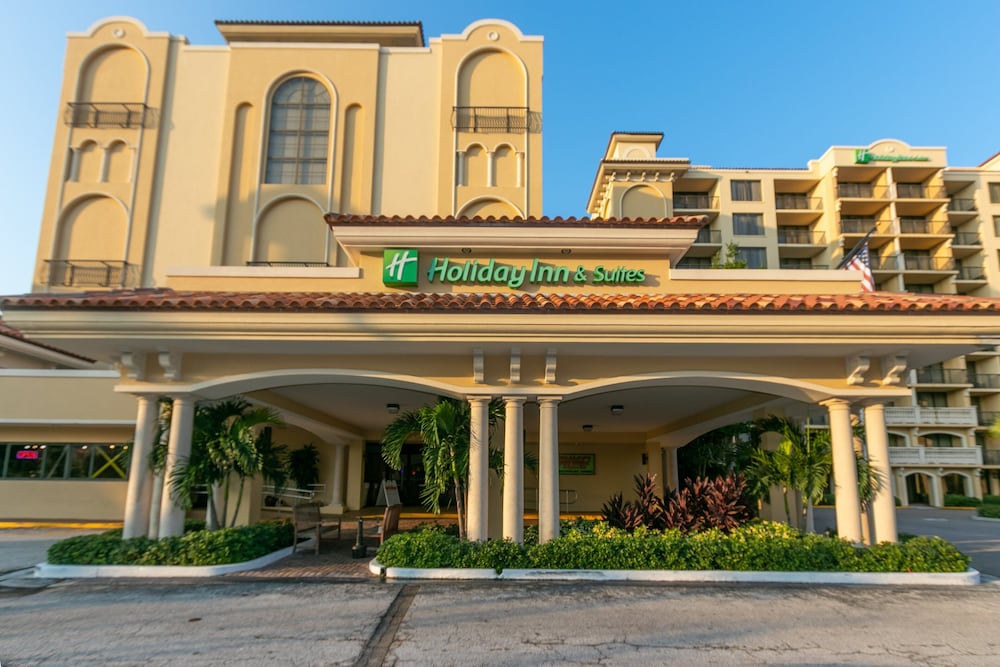 Holiday Inn & Suites Clearwater Beach by IHG — Hotel building in Clearwater, Florida