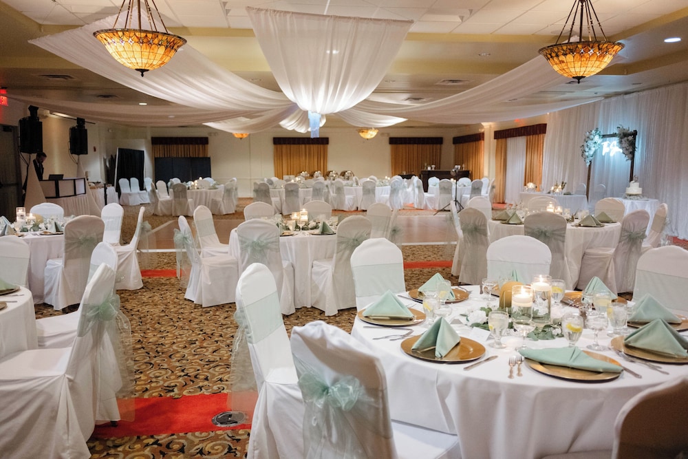 Holiday Inn & Suites Clearwater Beach by IHG — Hotel building in Clearwater, Florida