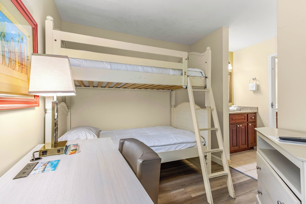Holiday Inn & Suites Clearwater Beach by IHG — Hotel rooms in Clearwater, Florida