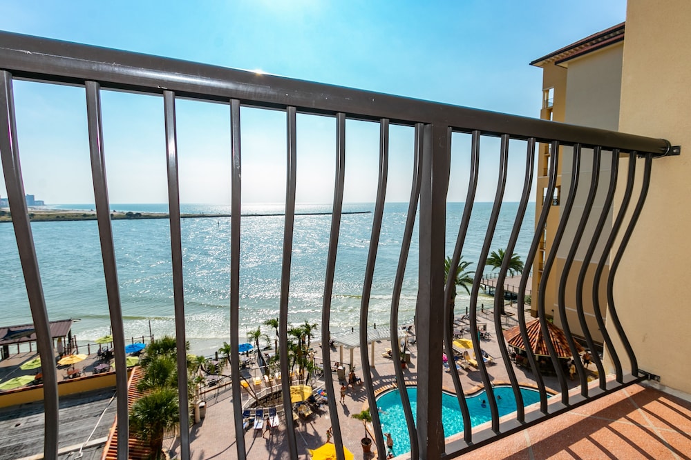 Holiday Inn & Suites Clearwater Beach by IHG — Hotel rooms in Clearwater, Florida