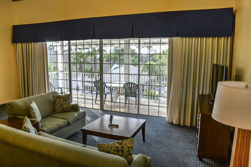 Holiday Inn & Suites Clearwater Beach S-Harbourside by IHG — Hotel rooms in Indian Rocks Beach, Florida