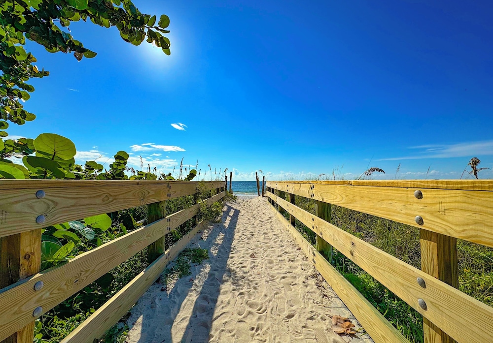 Holiday Inn & Suites Clearwater Beach S-Harbourside by IHG — Beach in Indian Rocks Beach, Florida