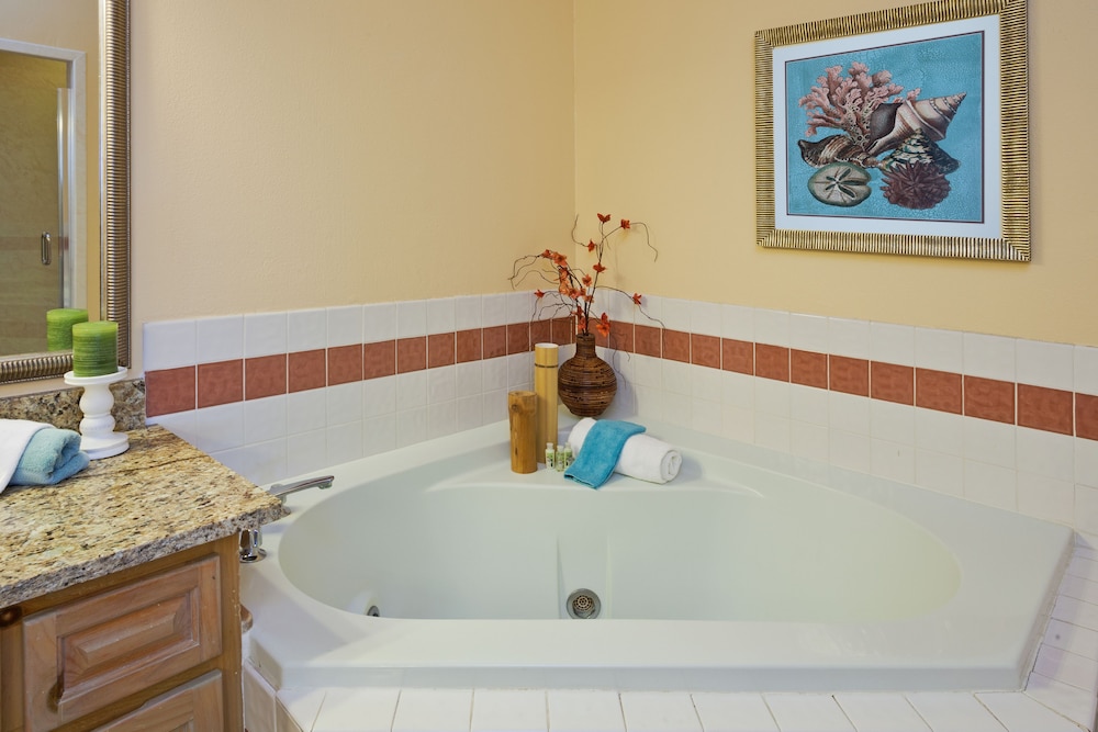 Holiday Inn & Suites Clearwater Beach S-Harbourside by IHG — Hotel rooms in Indian Rocks Beach, Florida
