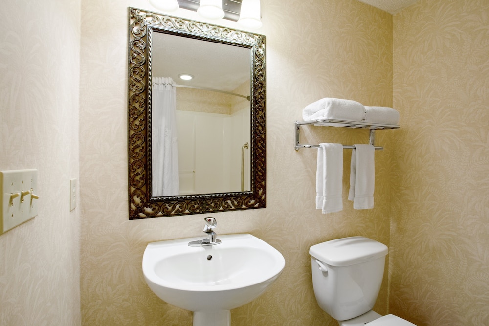 Holiday Inn & Suites Clearwater Beach S-Harbourside by IHG — Hotel rooms in Indian Rocks Beach, Florida