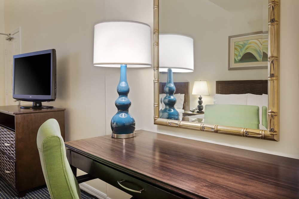 Holiday Inn & Suites Clearwater Beach S-Harbourside by IHG — Hotel rooms in Indian Rocks Beach, Florida