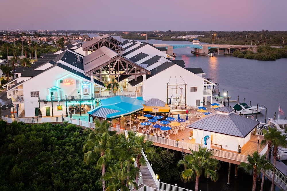 Holiday Inn & Suites Clearwater Beach S-Harbourside by IHG — Restaurant & bars in Indian Rocks Beach, Florida