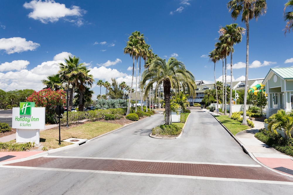 Holiday Inn & Suites Clearwater Beach S-Harbourside by IHG — Hotel building in Indian Rocks Beach, Florida