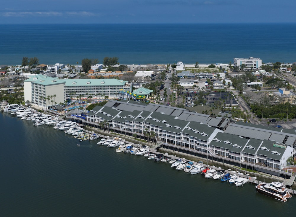 Holiday Inn & Suites Clearwater Beach S-Harbourside by IHG — Hotel building in Indian Rocks Beach, Florida