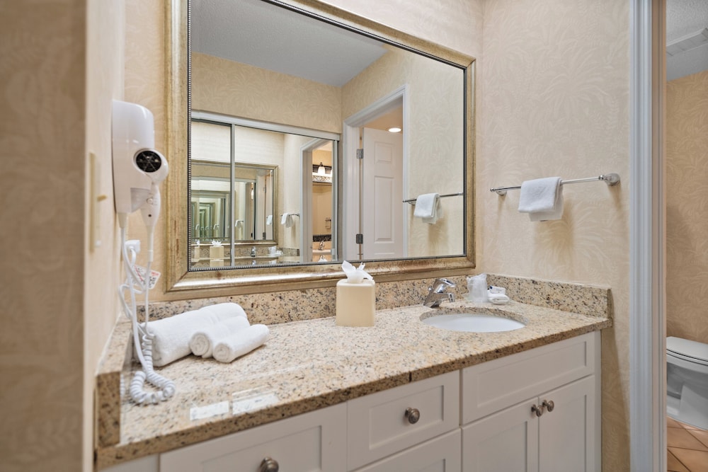 Holiday Inn & Suites Clearwater Beach S-Harbourside by IHG — Hotel rooms in Indian Rocks Beach, Florida