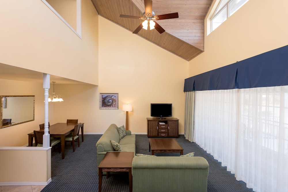 Holiday Inn & Suites Clearwater Beach S-Harbourside by IHG — Hotel rooms in Indian Rocks Beach, Florida