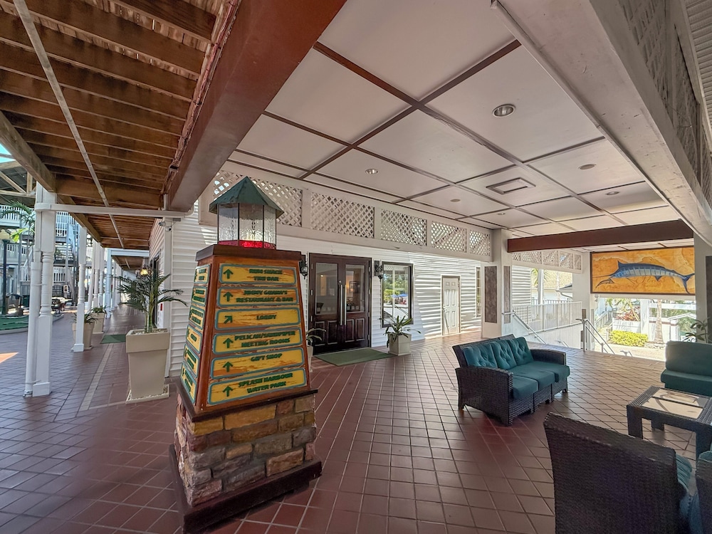 Holiday Inn & Suites Clearwater Beach S-Harbourside by IHG — Hotel building in Indian Rocks Beach, Florida