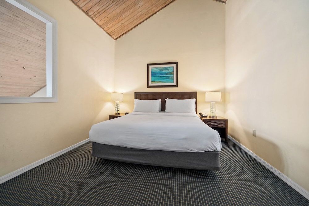 Holiday Inn & Suites Clearwater Beach S-Harbourside by IHG — Hotel rooms in Indian Rocks Beach, Florida