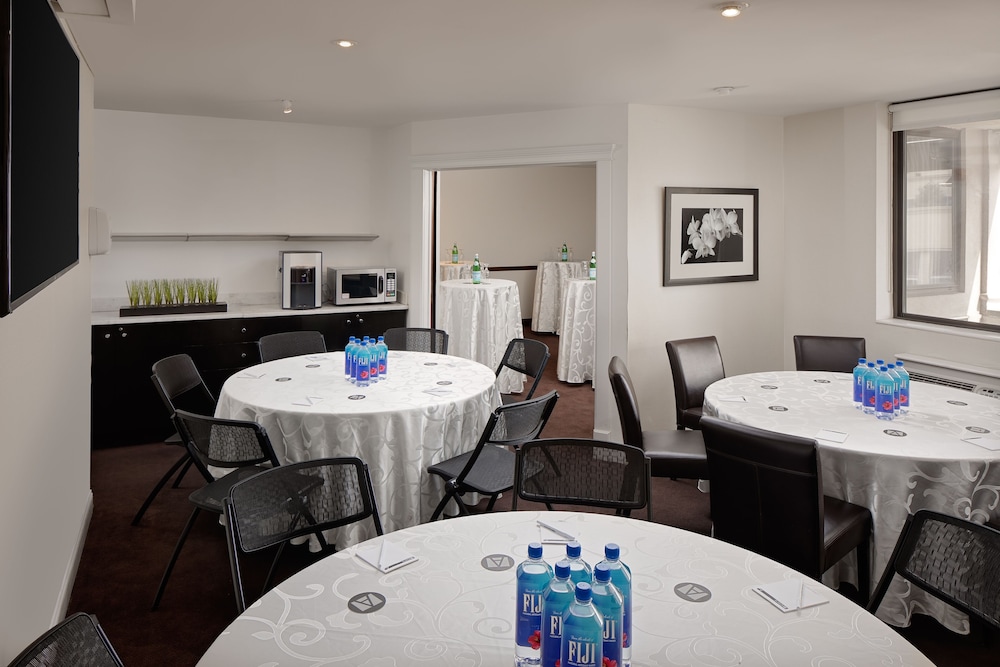 The Andrew Hotel — Hotel rooms in Great Neck, New York State
