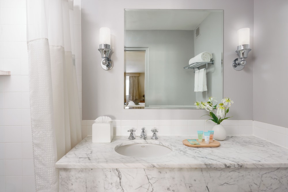 The Andrew Hotel — Hotel rooms in Great Neck, New York State