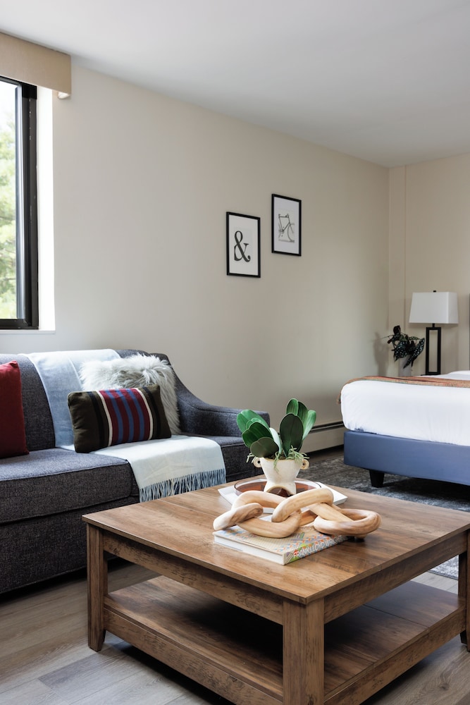 The Andrew Hotel — Hotel rooms in Great Neck, New York State