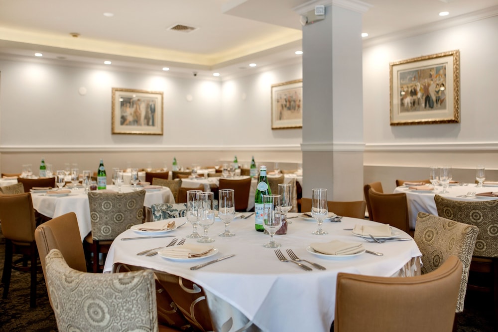 The Andrew Hotel — Restaurant & bars in Great Neck, New York State