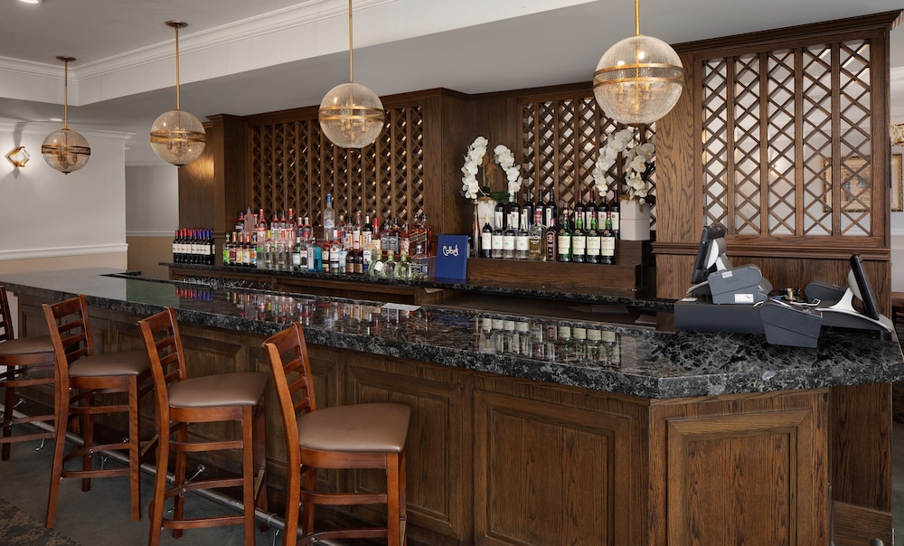 The Andrew Hotel — Restaurant & bars in Great Neck, New York State