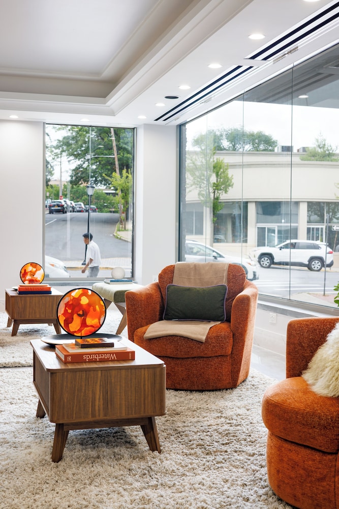 The Andrew Hotel — Hotel building in Great Neck, New York State