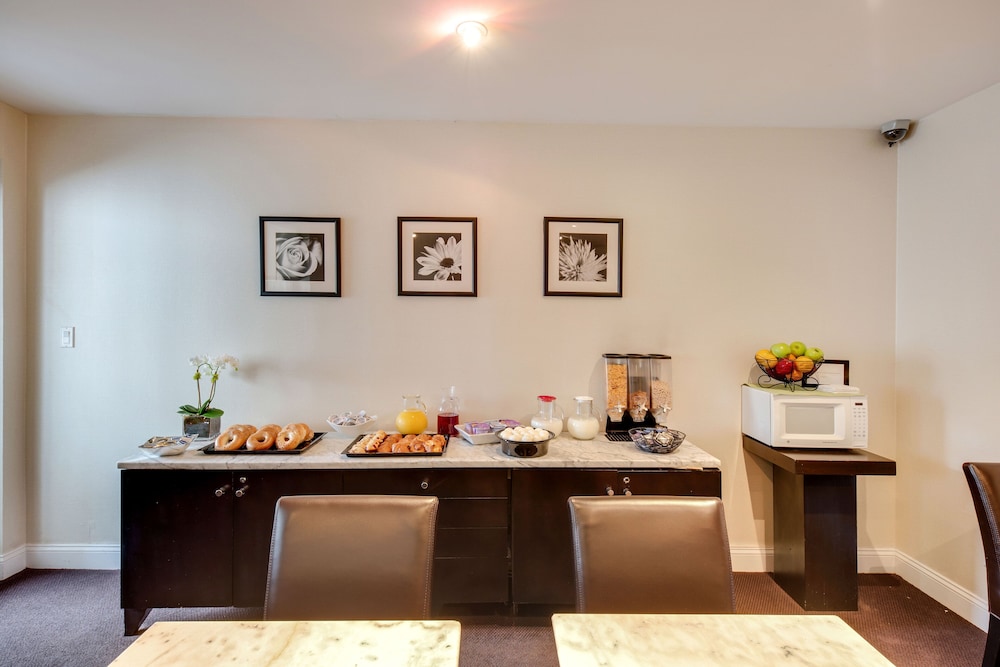 The Andrew Hotel — Hotel rooms in Great Neck, New York State