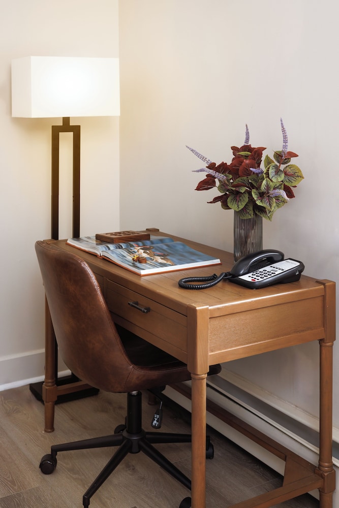 The Andrew Hotel — Hotel rooms in Great Neck, New York State