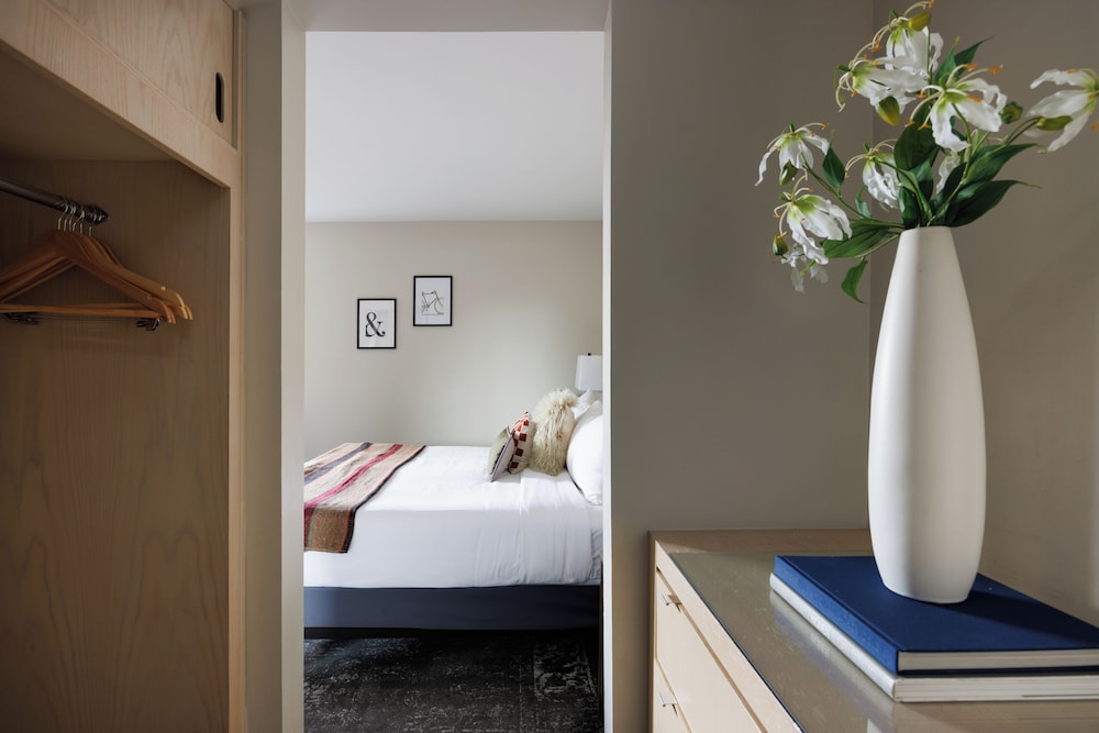 The Andrew Hotel — Hotel rooms in Great Neck, New York State